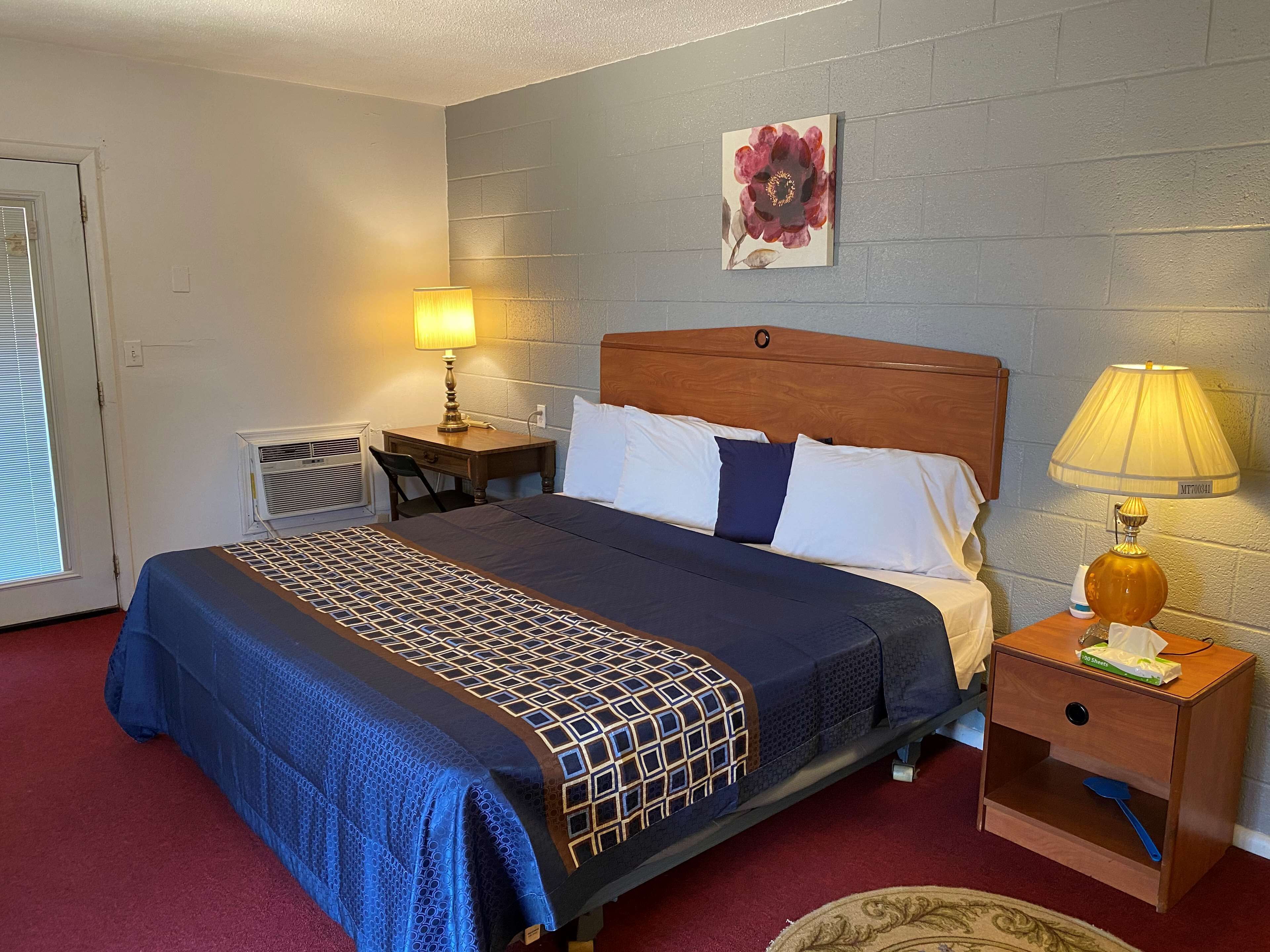 room, 1 king bed | desk, iron/ironing board, free wifi, bed sheets