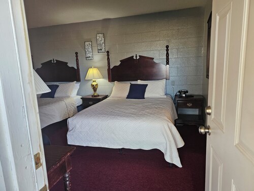 Knights Inn Fairview