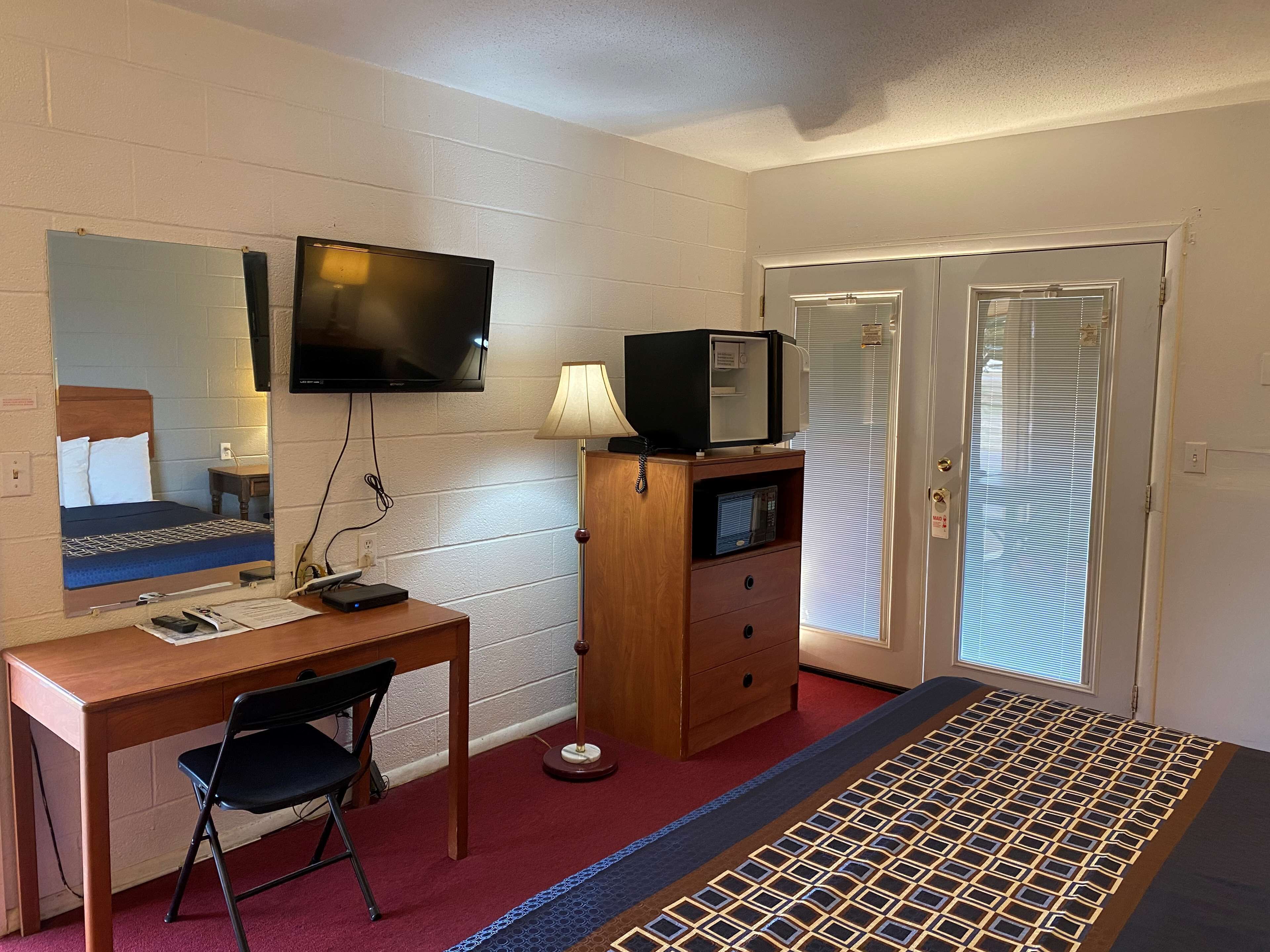 room, 1 king bed | room amenity