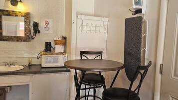 Standard Room | In-room dining