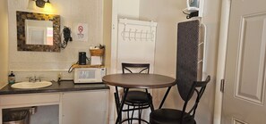 Standard Room | In-room dining - Fairview Inn (Fairview)