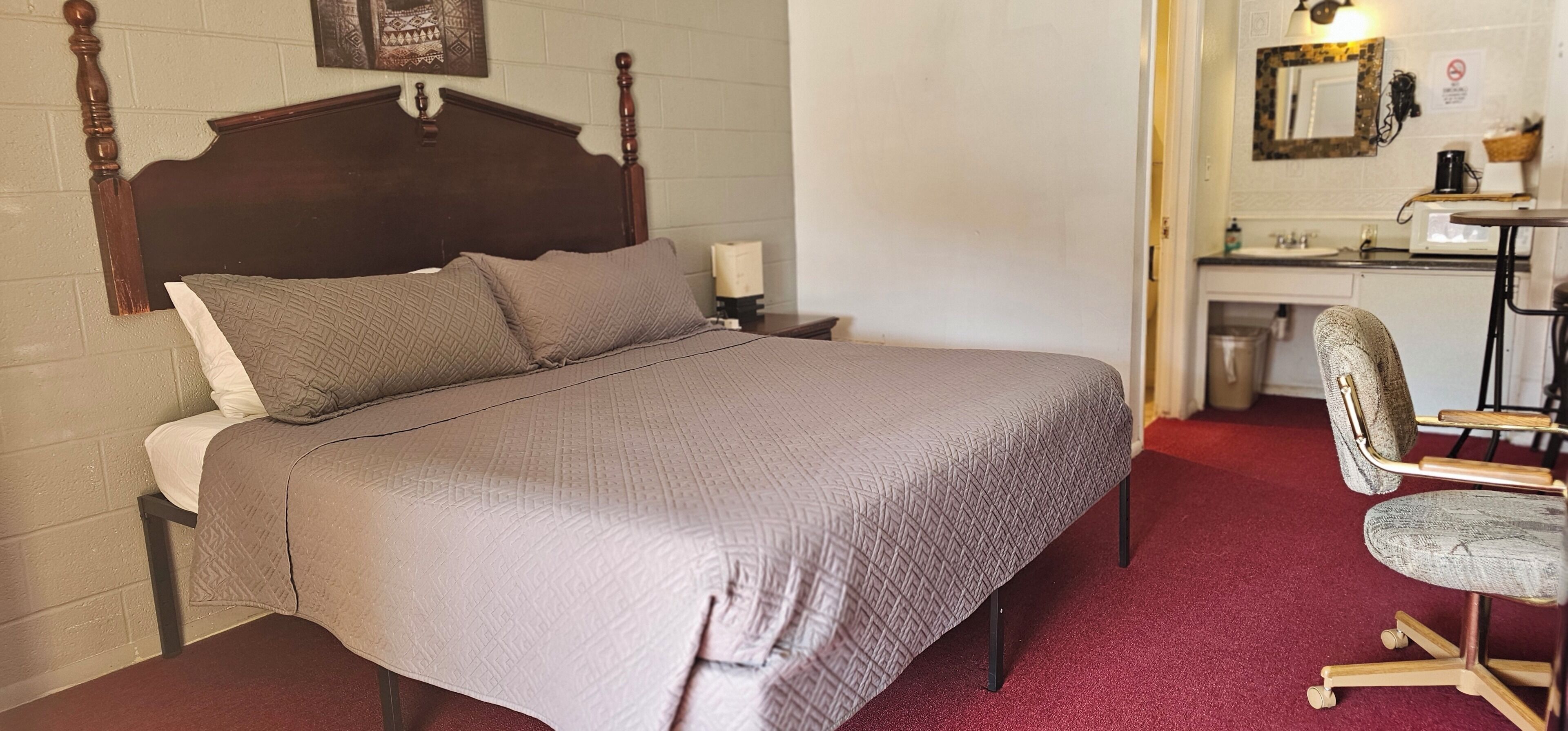 Desk, iron/ironing board, WiFi (free), bed sheets