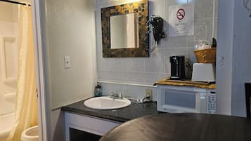 Ducha y bañera combinadas y bañera profunda