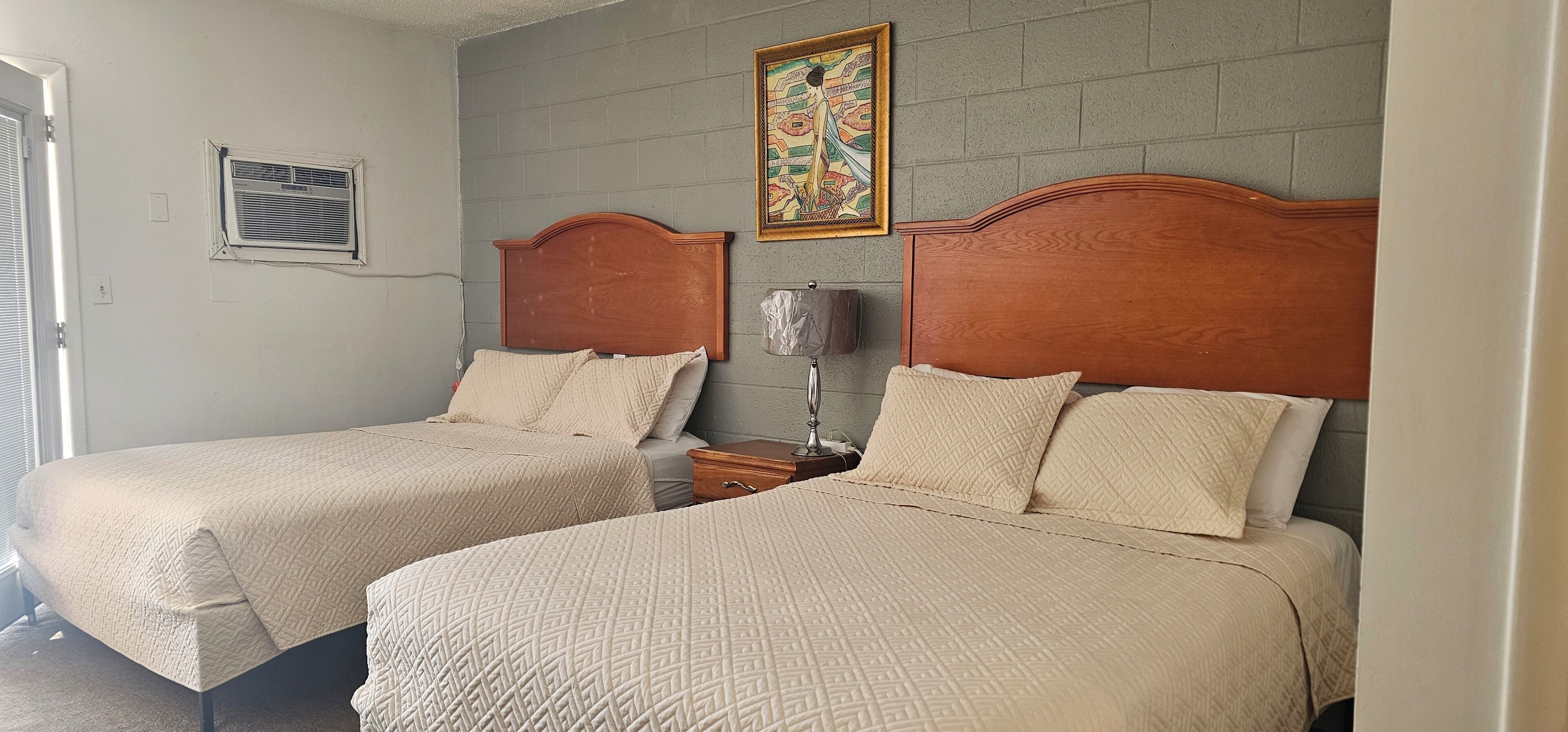 Habitación | Escritorio, tabla de planchar con plancha, wifi gratis y ropa de cama 