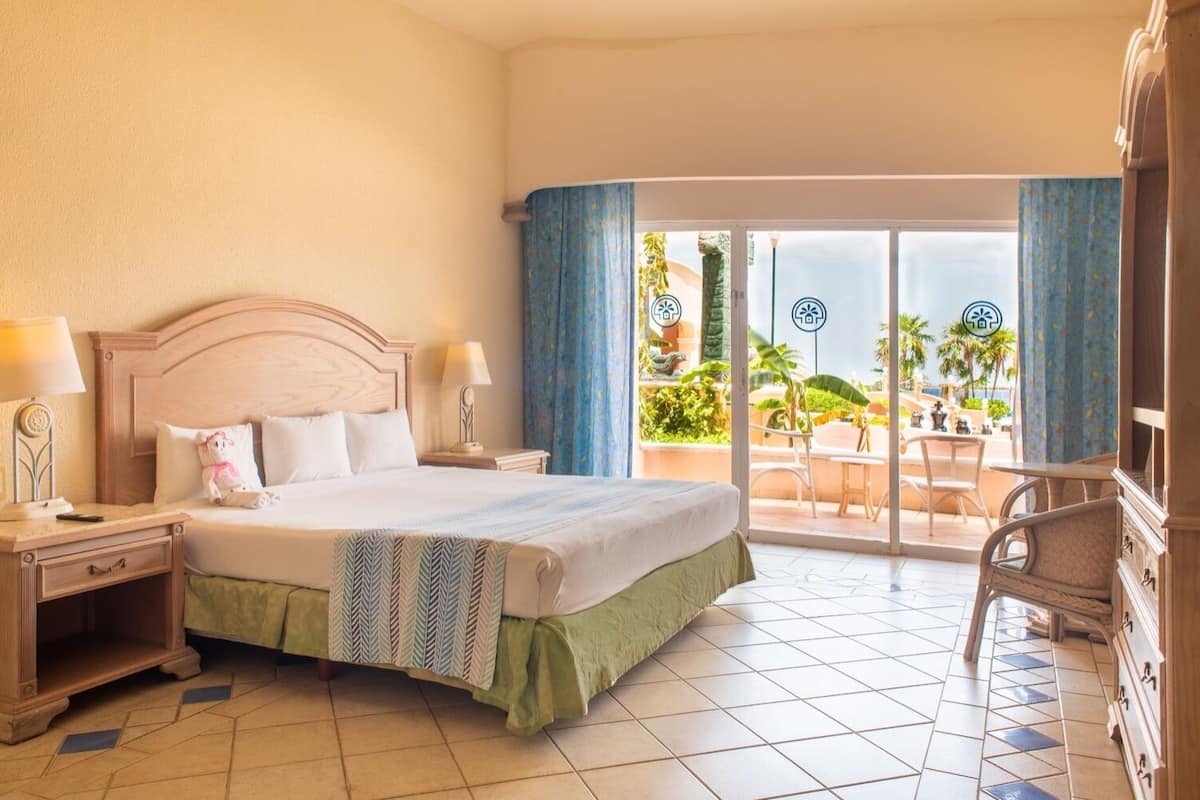 Garden View | In-room safe, individually decorated, individually furnished, desk