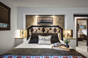 Casa executiva, 3 quartos, 2 banheiros, em edifício anexo | 1 quarto, roupas de cama premium, edredons de pluma