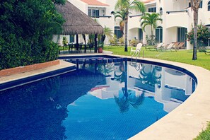 Outdoor pool - B and B SiPlaya (Playa del Carmen)