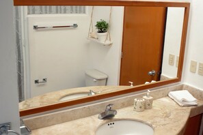 Room, Private Bathroom (Stella Marina) | Bathroom - B and B SiPlaya (Playa del Carmen)