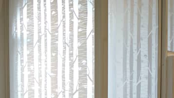 Amenidades de baño gratuitas, secadora de cabello, toallas