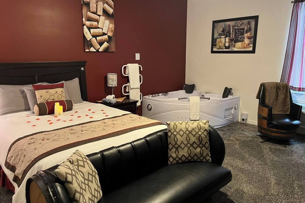 Deluxe tweepersoonskamer | Individueel gedecoreerd, een strijkplank/strijkijzer, gratis wifi