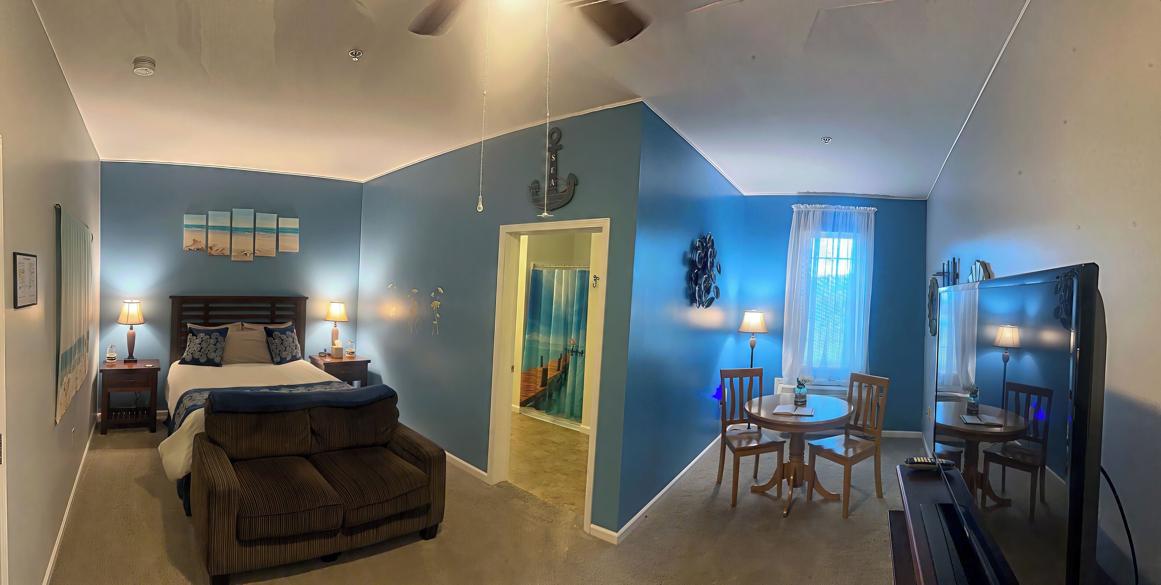 Décoration personnalisée, fer et planche à repasser, Wi-Fi gratuit