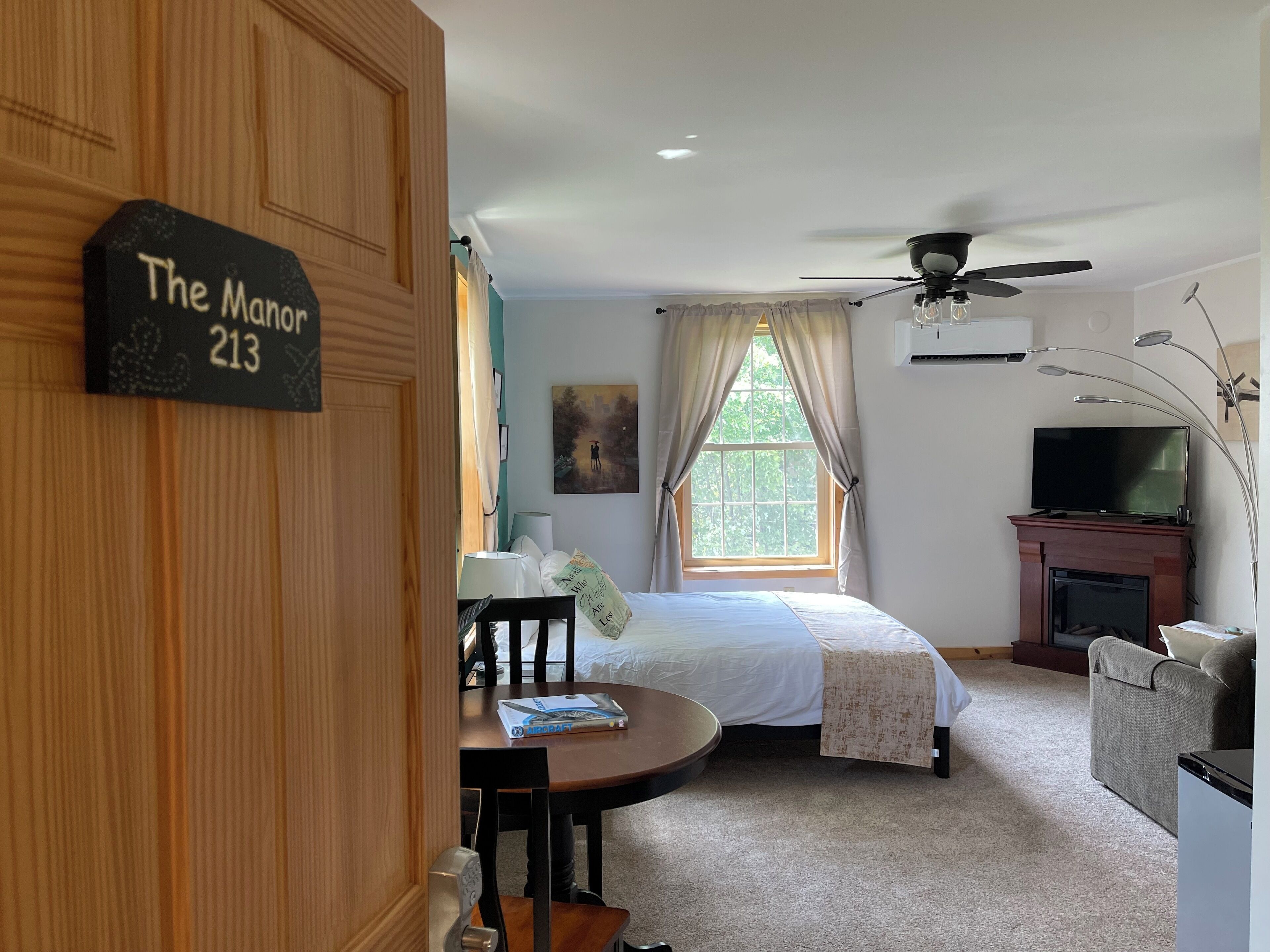 Décoration personnalisée, fer et planche à repasser, Wi-Fi gratuit