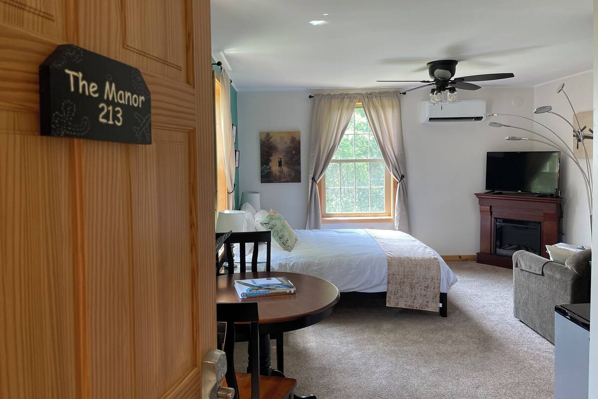 Comfort tweepersoonskamer | Individueel gedecoreerd, een strijkplank/strijkijzer, gratis wifi