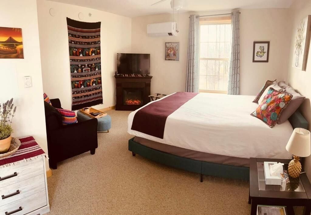 Décoration personnalisée, fer et planche à repasser, Wi-Fi gratuit