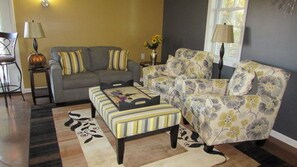 TV, fireplace - Deer Creek Winery at Brooks Estate (Shippenville)