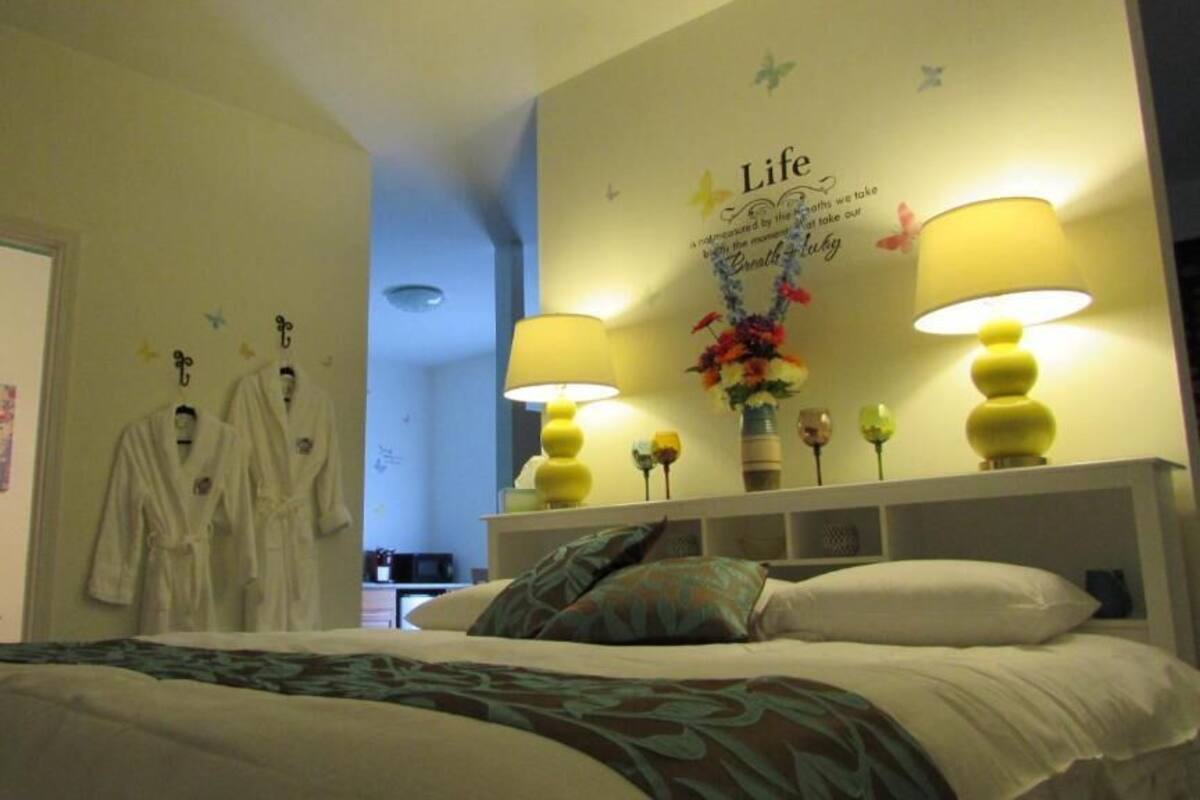 Room, 1 King Bed, Balcony | Individually decorated, iron/ironing board, free WiFi