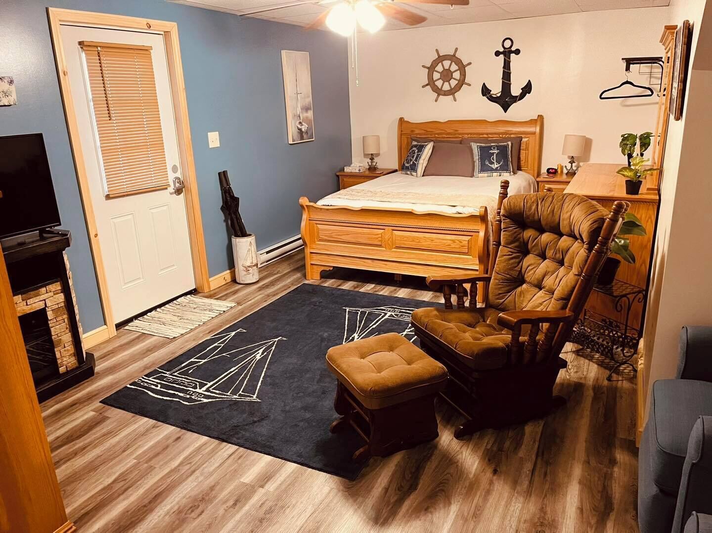 Décoration personnalisée, fer et planche à repasser, Wi-Fi gratuit