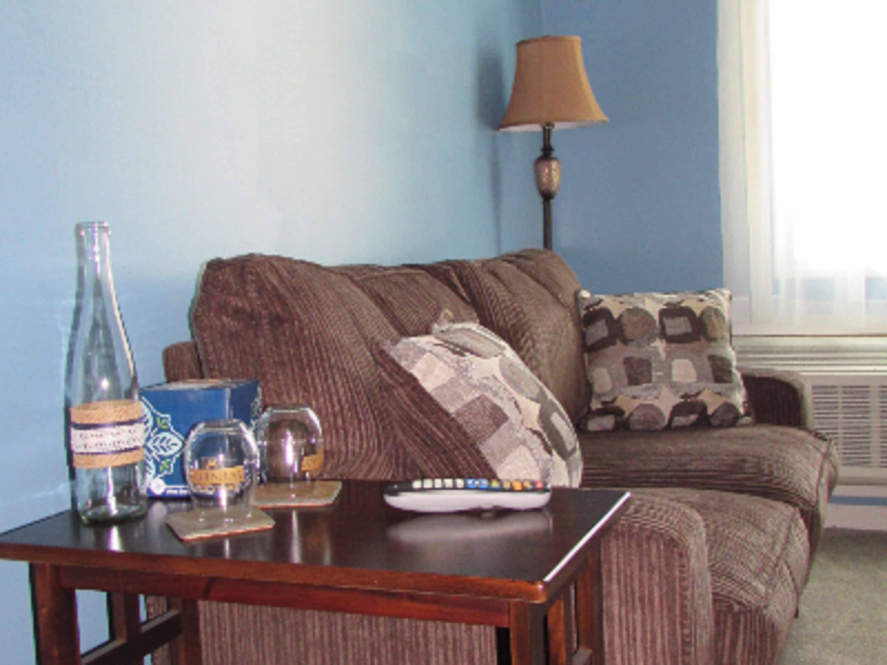 Área de sala de estar | Televisión y chimenea 