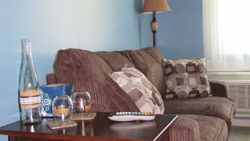 Living area | TV, fireplace