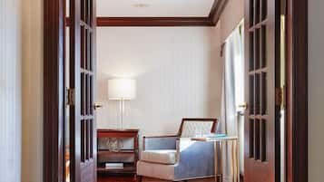 Concierge desk