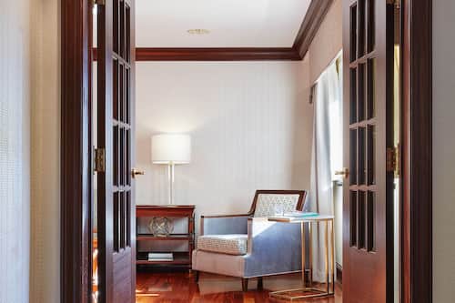 Concierge desk