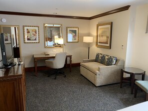 Premium bedding, down duvets, individually decorated - The Towers At Kahler Grand Hotel (Rochester)