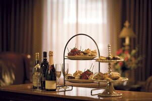 Free daily self-serve breakfast