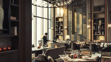 2 restaurants, serveren ontbijt, lunch, diner, Chinese gerechten
