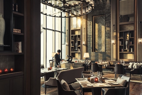 2 间餐厅,供应早餐、午餐和晚餐,中国菜