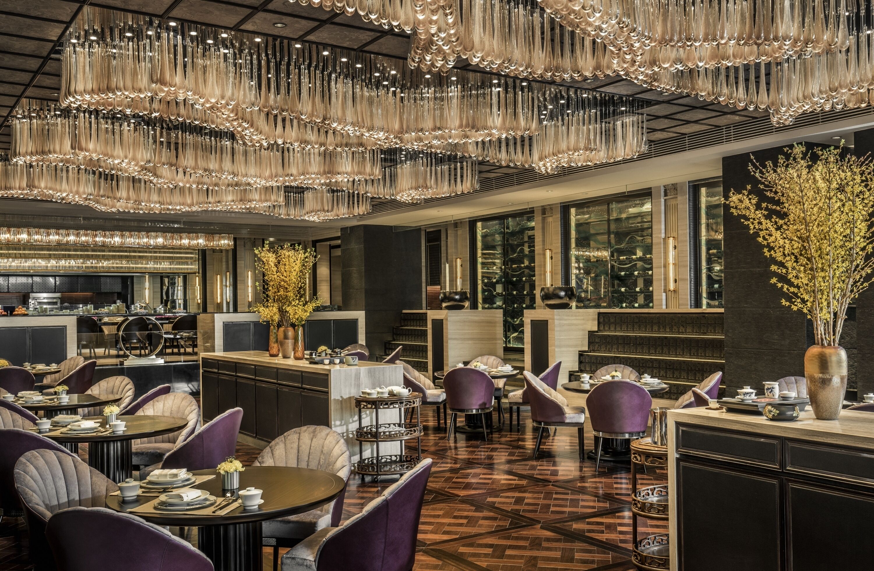 2 restaurants; breakfast, lunch, and dinner served