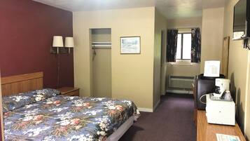 Room, 1 King Bed, Non Smoking | Free WiFi, bed sheets