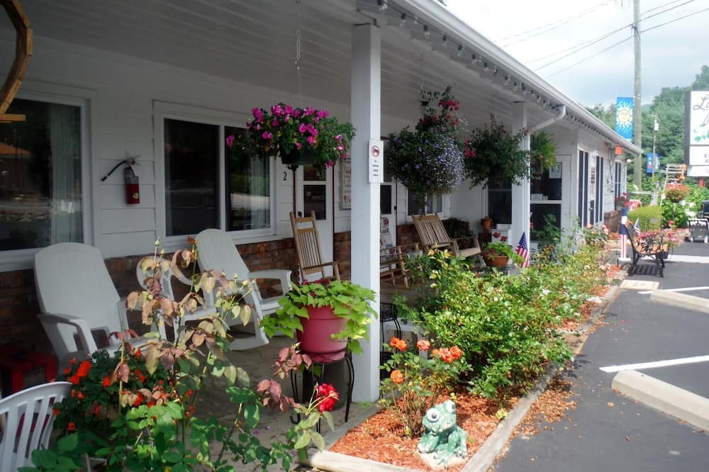 Laurel Park Inn