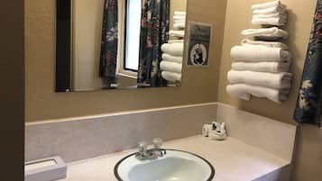 Kamer, 2 tweepersoonsbedden, roken | Gratis wifi, beddengoed