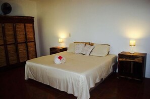 Classic Triple Room | Free WiFi - Chez Nous B&B (San Juan del Sur)