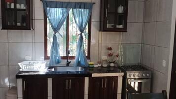 Family House, 2 Bedrooms, Garden View, Courtyard Area | Private kitchen | Fridge, oven, stovetop, blender