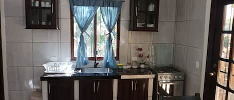 Rumah Keluarga, 2 kamar tidur, pemandangan kebun, area halaman | Dapur pribadi | Lemari es, oven, kompor, dan blender