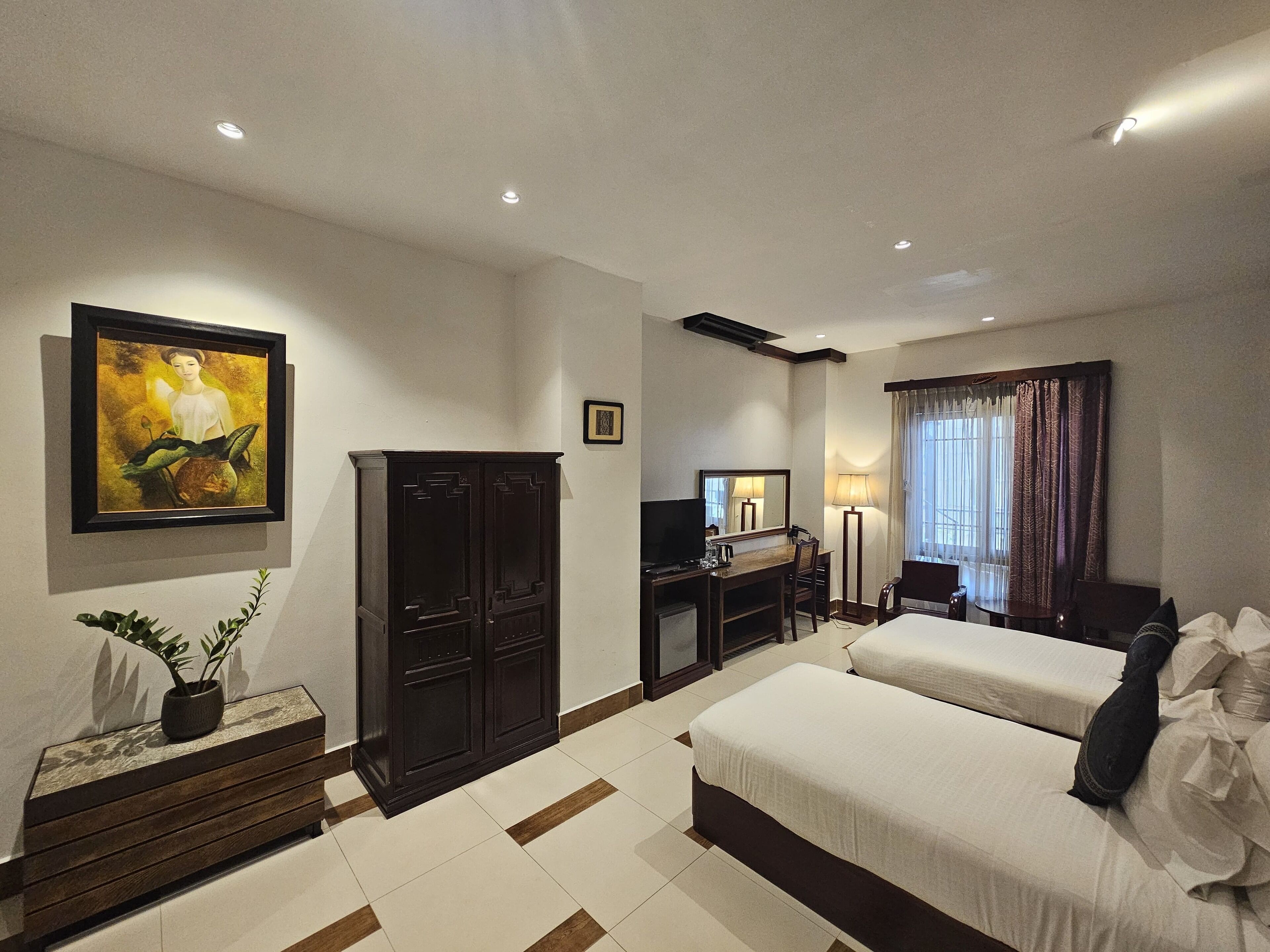 Deluxe twin ( with view ) | Coffres-forts dans les chambres, bureau, fer et planche à repasser