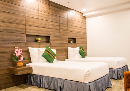 Caja de seguridad en la habitación y escritorio