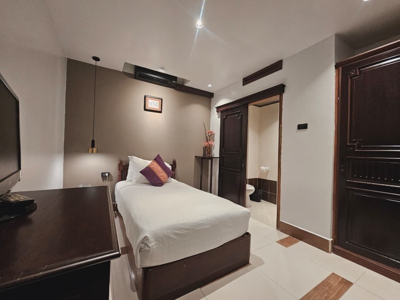 Standard single ( No view ) | Coffres-forts dans les chambres, bureau, fer et planche à repasser