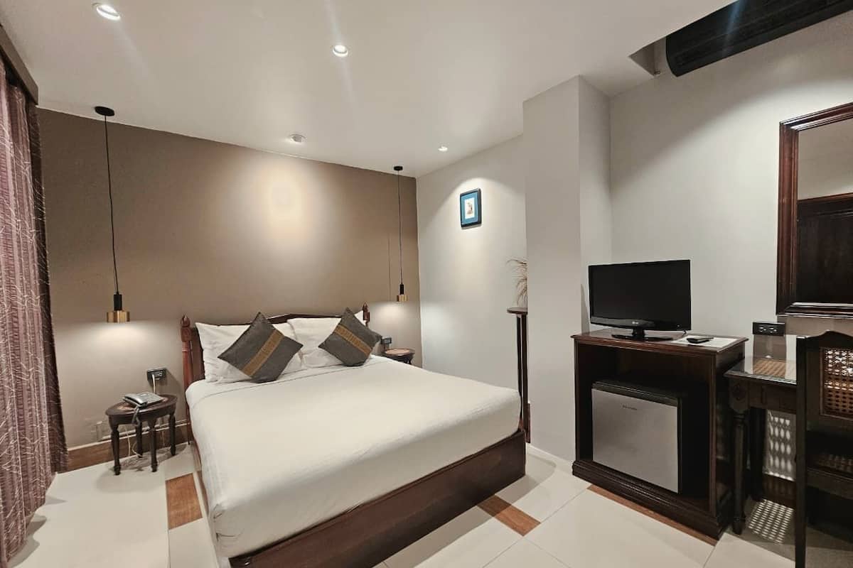 Standard double ( No view ) | In-room safe, desk, iron/ironing board, free WiFi