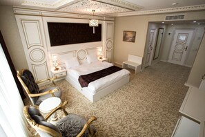 Minibar, in-room safe, blackout curtains, soundproofing - Opera Hotel (Baku)