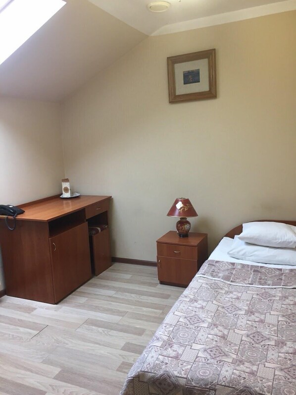 Standard Single Room | Minibar, iron/ironing board, rollaway beds, free WiFi