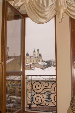 Standard Double Room | Minibar, iron/ironing board, rollaway beds, free WiFi