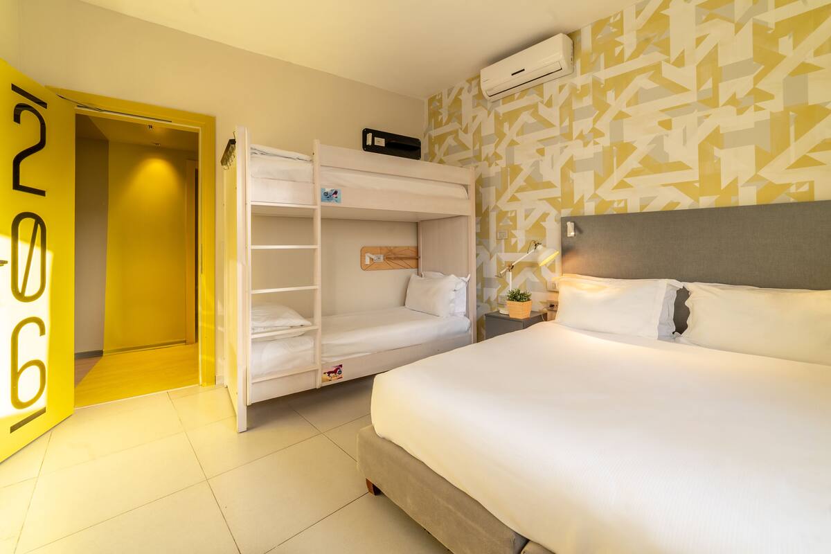 Family Room (2 Adults+2 Children) | Kalis bunyi, seterika/papan seterika, Wi-fi percuma, cadar katil