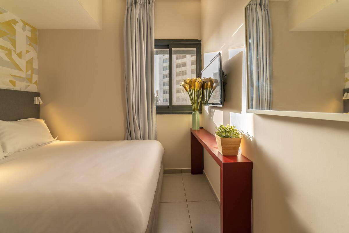 Standard Room, 1 Katil Kelamin (Double) | Kalis bunyi, seterika/papan seterika, Wi-fi percuma, cadar katil