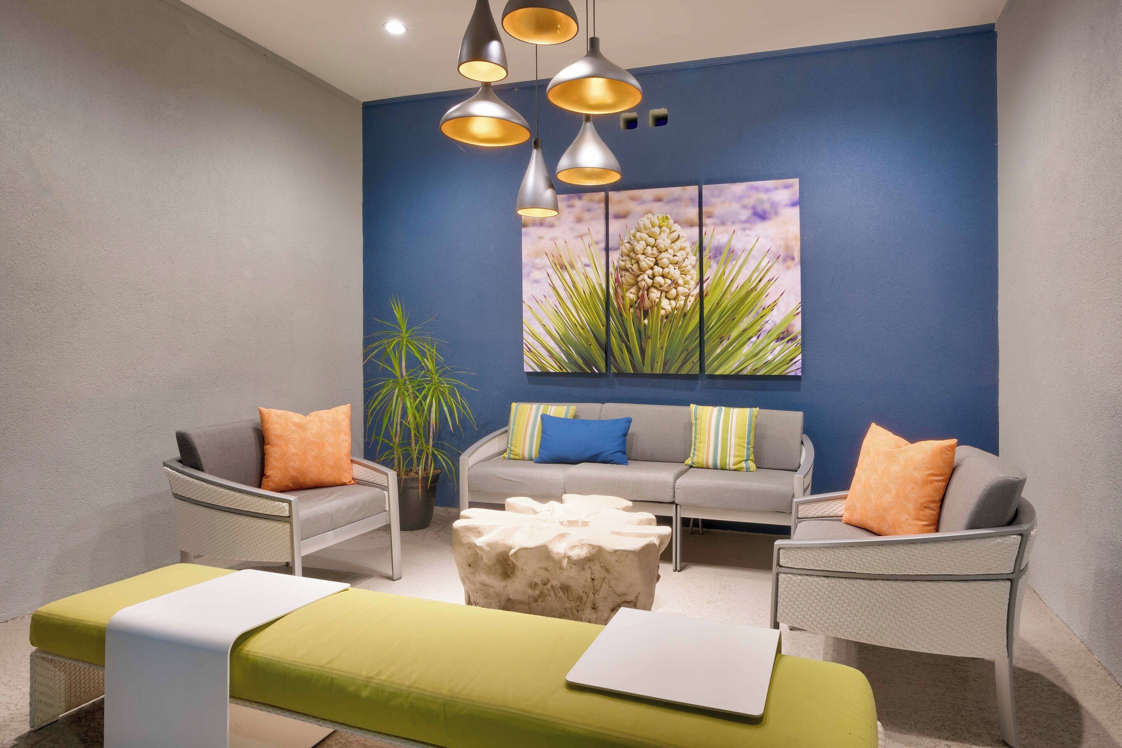 outdoor pool, open 10:00 am to 11:00 pm, free pool cabanas