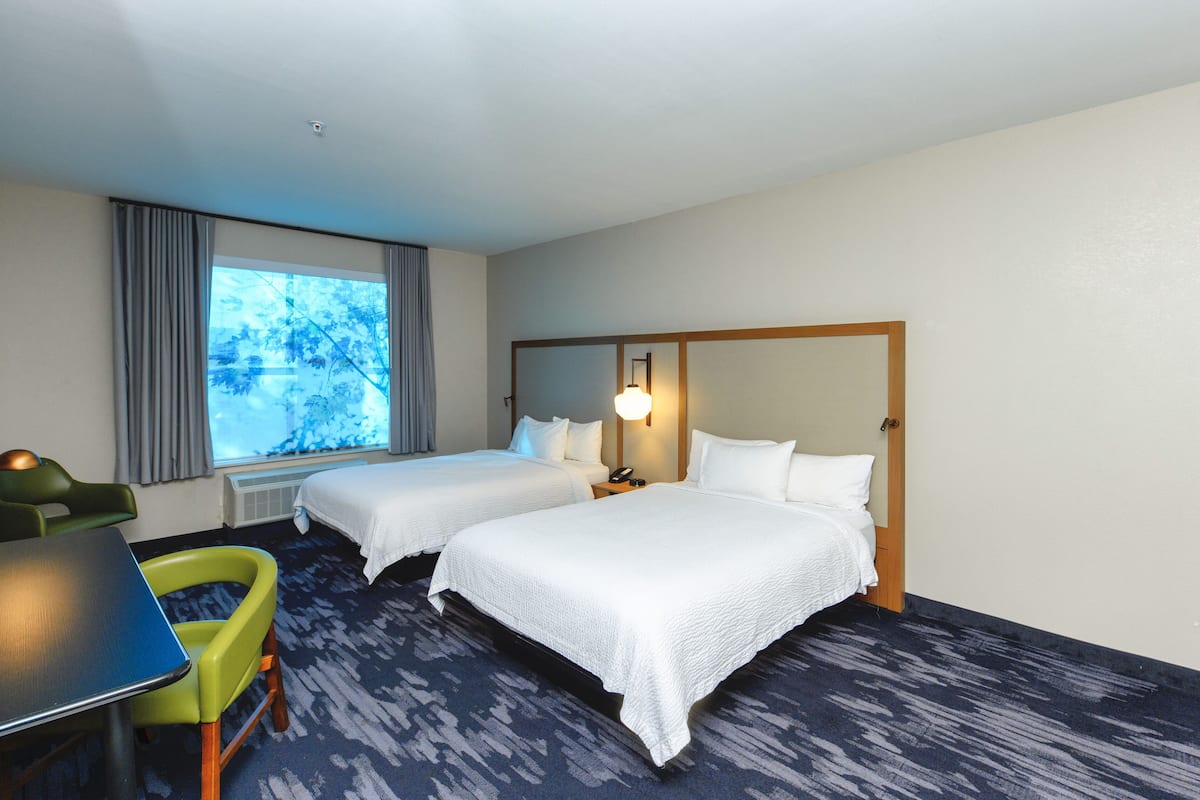 Room, 2 Queen Beds (Mobility Accessible, Tub)