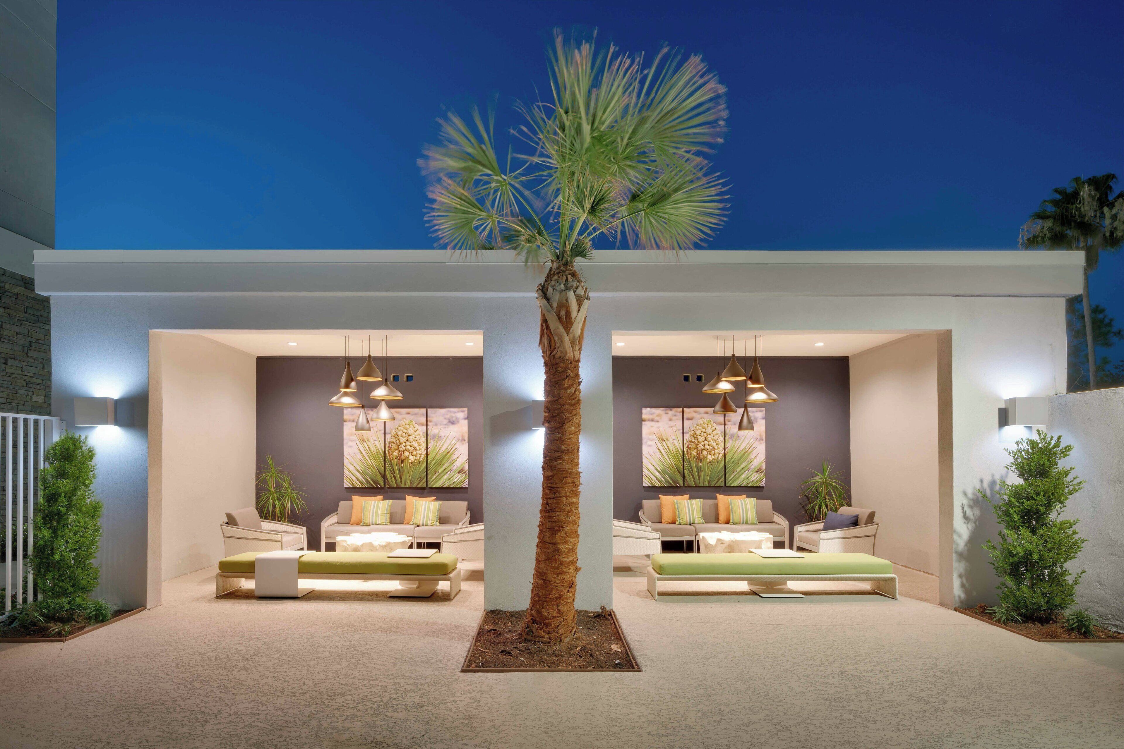 outdoor pool, open 10:00 am to 11:00 pm, free pool cabanas