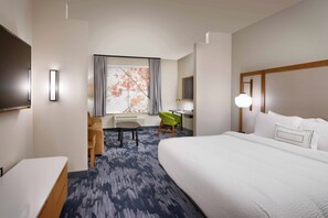 Pillowtop beds, desk, laptop workspace, iron/ironing board - Fairfield Inn & Suites Rockport (Rockport)