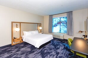 Room, 1 King Bed (Mobility/Hearing Access, Roll-In Shwr)